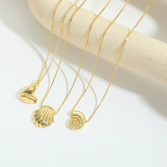 Fashion Retro Shell Pendant Necklace For Ladies Copper Material Heart Shape Electroplating Process O Word Chain