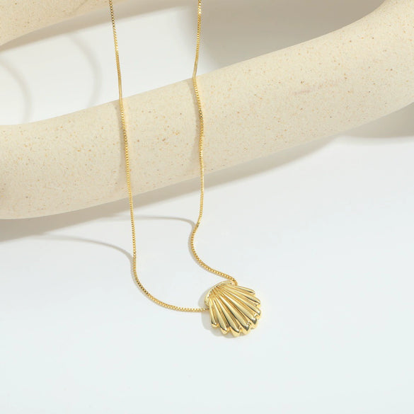 Fashion Retro Shell Pendant Necklace For Ladies Copper Material Heart Shape Electroplating Process O Word Chain