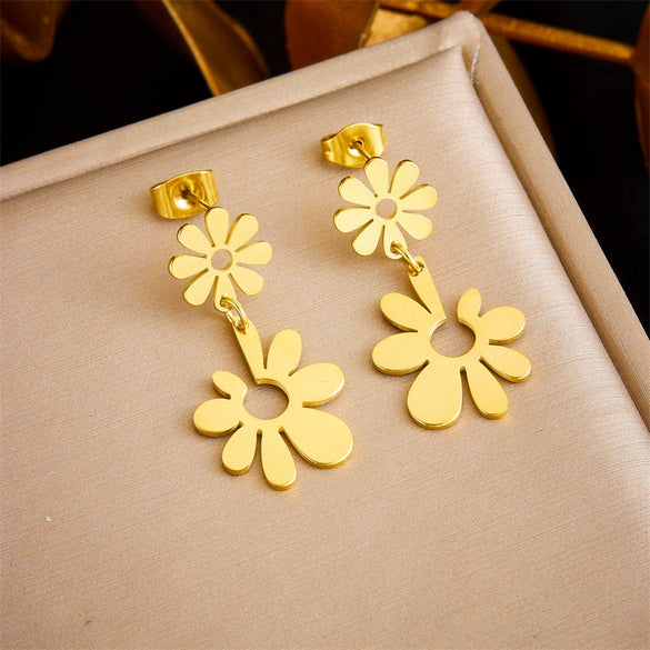 Fashion Simple Creative Gold Plated Stainless Steel Floret Opening Pendant Titanium Steel Earrings Sweet Style Geometric Pattern Electroplated