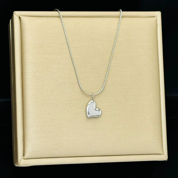 Fashion Small Love Heart Pendant Clavicle Chain In Titanium Steel With Electroplating For Women's Jewelry