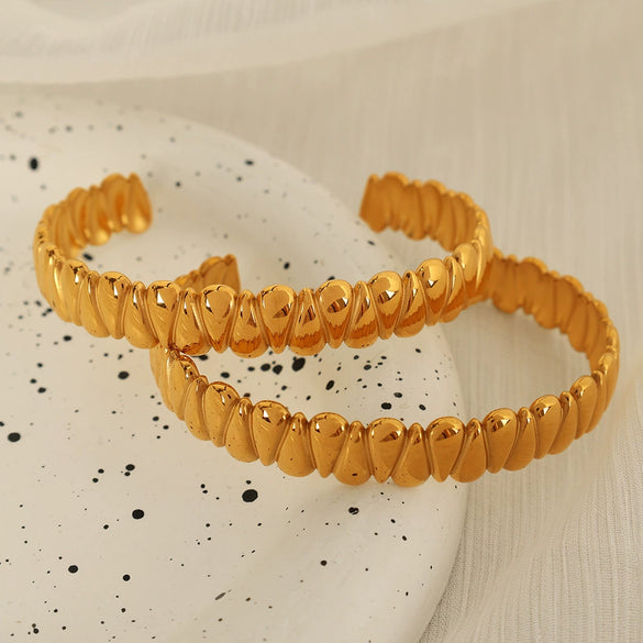 Fashion 316L Stainless Steel Goldplated Cshaped Opening Adjustable Bracelet With Oil Dropping Design And Electroplating Process