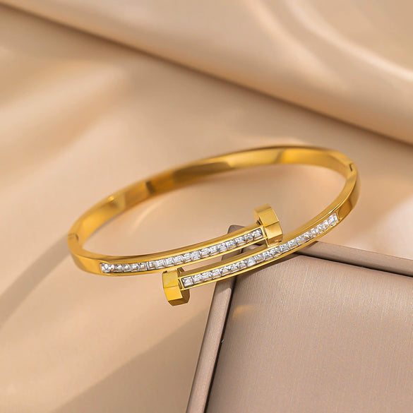 Fashion Trend Micro Inlaid Zircon Niche Design Exquisite Titanium Steel Nail Bracelet For Women With Vacuum Furnace Electroplating And Geometric Style