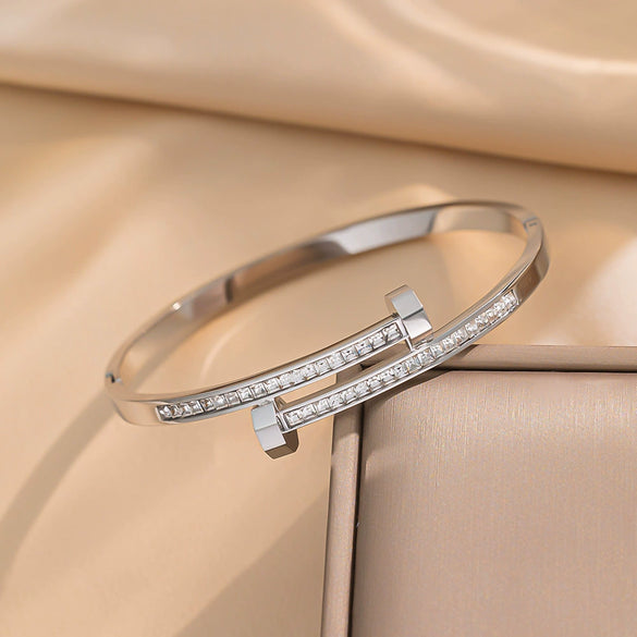 Fashion Trend Micro Inlaid Zircon Niche Design Exquisite Titanium Steel Nail Bracelet For Women With Vacuum Furnace Electroplating And Geometric Style