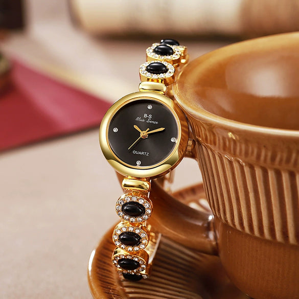Fashion Women's Alloy Bracelet Watch With Round Dial And Diamond Inlay