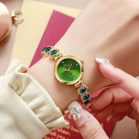 Fashion Women's Alloy Bracelet Watch With Round Dial And Diamond Inlay