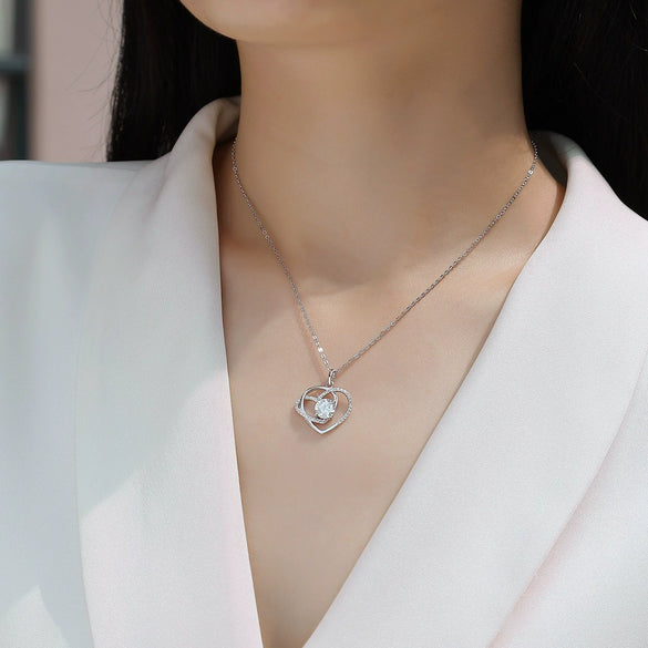 Fashion Women's Heart Shaped 925 Silver Moissanite Inlaid Clavicle Necklace