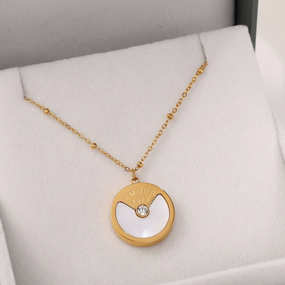 Fashion Women's 316L Stainless Steel Round Pendant Necklace With 18K Gold Plated Electroplating