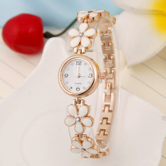 Fashion Women's Watch Bracelet With Small Flower Rhinestone Scale Zinc Alloy Case Titanium Alloy Strap