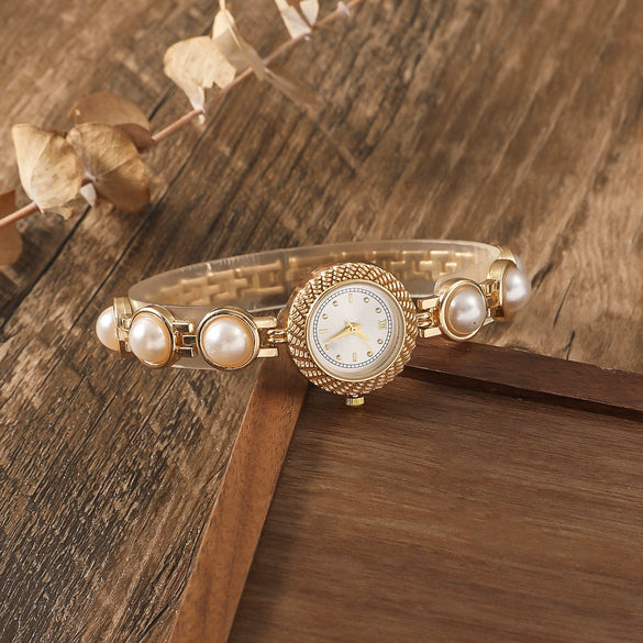 Fashionable Alloy Case Stainless Steel Strap Oval Dial Women's Pearl Thin Belt Fritillary Quartz Watch With Spiral Crown And Ordinary Glass Mirror
