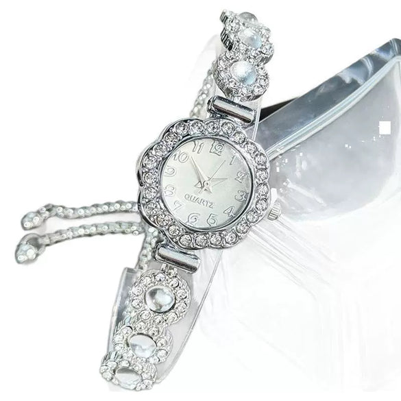 Fashionable Chalcedony Diamond Women's Alloy Watch With Round Dial And Pullout Bracelet