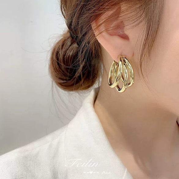 Fashionable Circle 925 Silver And Alloy Pin Earrings With Geometric Styling And Electroplating Treatment