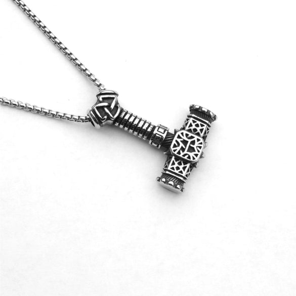 Fashionable Retro Men's Titanium Steel Thor Hammer Pendant Necklace With Baking Paint And Cartoon Characters Pattern