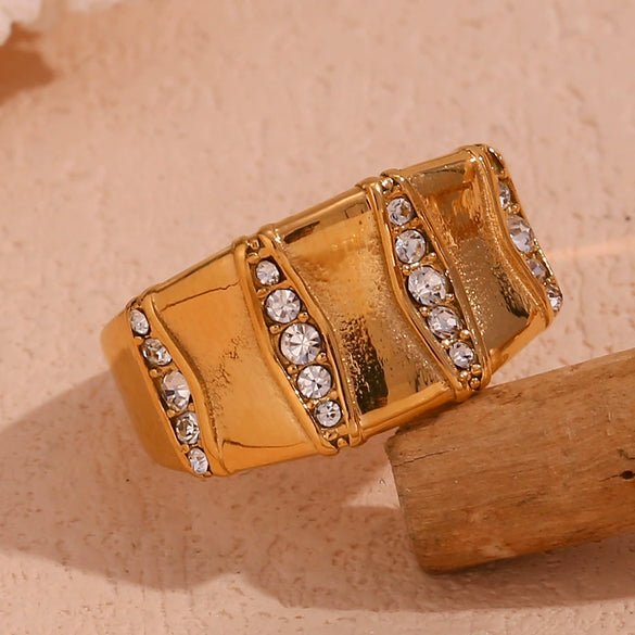 Fashionable Retro Popular Ring Stainless Steel Electroplated Geometric Microset Rhinestone Ring For Women
