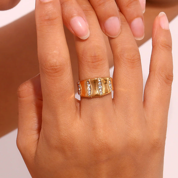 Fashionable Retro Popular Ring Stainless Steel Electroplated Geometric Microset Rhinestone Ring For Women