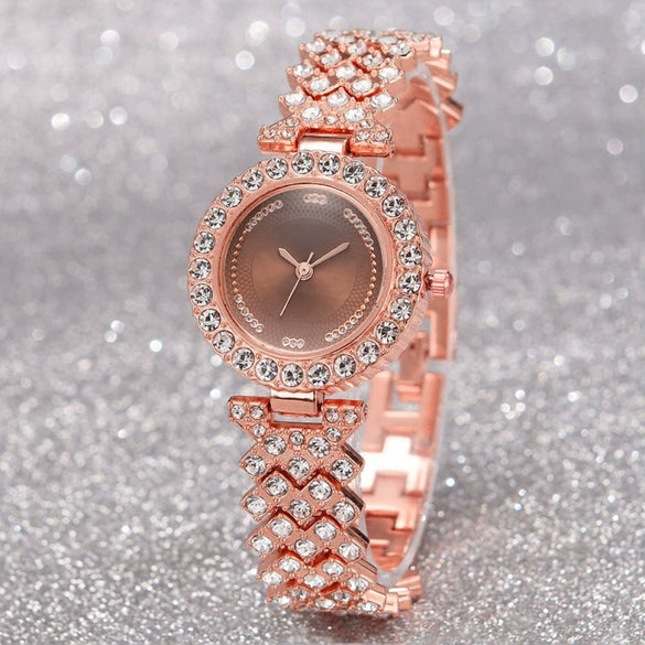 Fashionable Roman Pattern Diamondencrusted Women's Quartz Watches With Alloy Case And Strap Round Dial