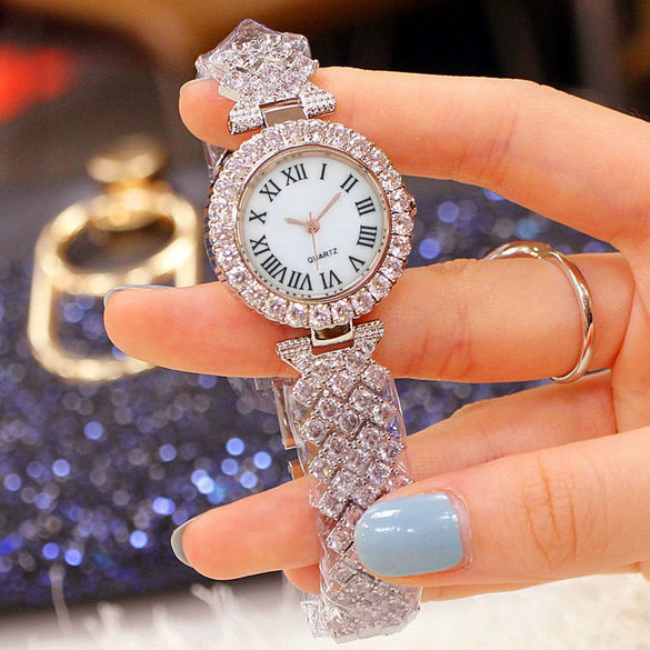 Fashionable Roman Pattern Diamondencrusted Women's Quartz Watches With Alloy Case And Strap Round Dial