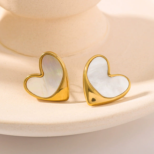 Fashionable Simple Love Titanium Steel Women's Earrings With Geometric Heart Pattern And 18K Vacuum Electroplating