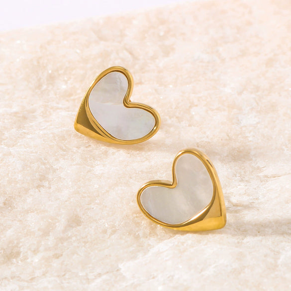 Fashionable Simple Love Titanium Steel Women's Earrings With Geometric Heart Pattern And 18K Vacuum Electroplating