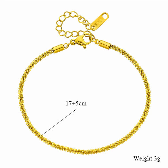 Fashionable Simple Niche Design Light Luxury Elegant Titanium Steel Rotating Thread Twist Chain Necklace Bracelet Suit With Geometric Pattern And Electroplating Treatment