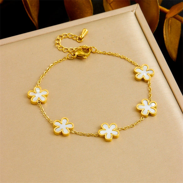 Fashionable Simple Women's Shellfish Fiveleaf Petal Bracelet Necklace Earrings Set In Stainless Steel With Flower Pattern And Electroplating