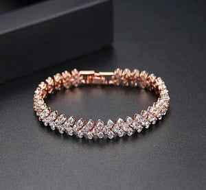 Fashionable Women's Diamondencrusted Quartz Bracelet Watch With Starry Sky Design Alloy Case Rose Gold Buckle And Round Dial