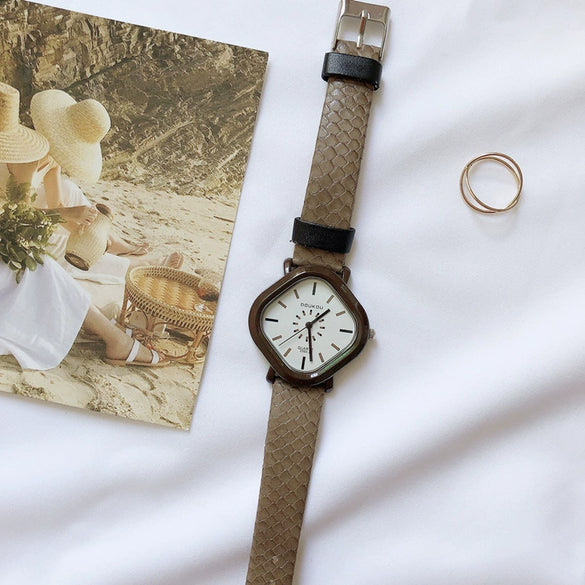 Female Leisure Alloy Case Ordinary Glass Mirror Quartz Watch