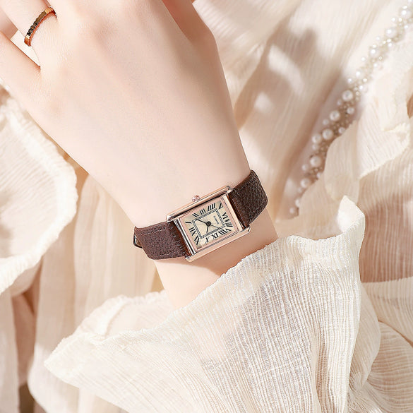 Female Leisure Quartz Watch With Alloy Case Imitation Leather Strap And Round Dial