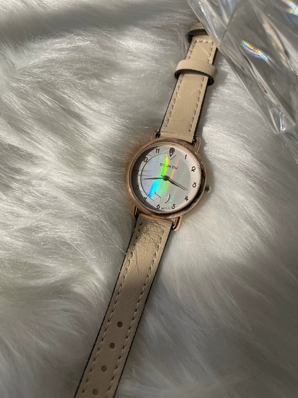 Female Leisure Quartz Watch With Colorful Fritillary Dial And Alloy Case
