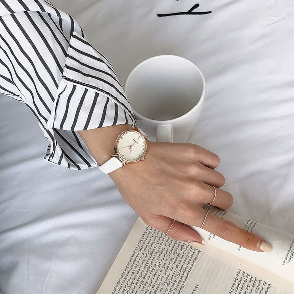 Female Retro Leisure Style Round Dial Alloy Case Imitation Leather Strap Cherry Blossom Printed Watch