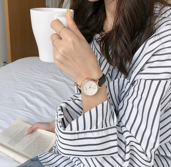 Female Retro Leisure Style Round Dial Alloy Case Imitation Leather Strap Cherry Blossom Printed Watch