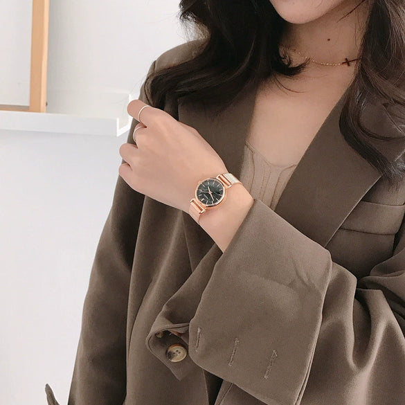 Female Student Leisure Retro Style Alloy Band Quartz Watch With Round Dial