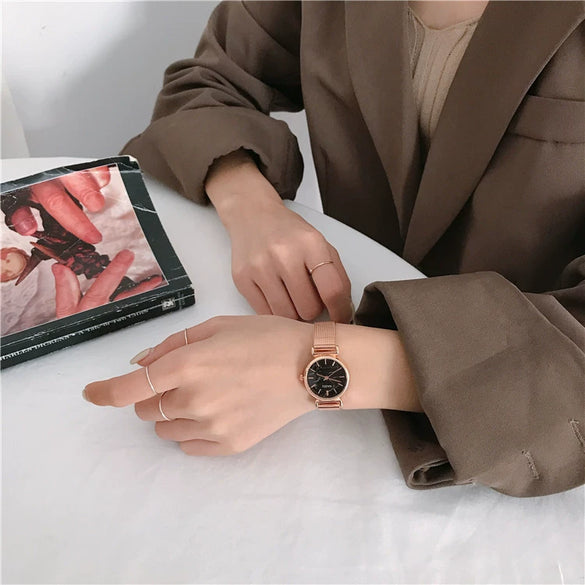 Female Student Leisure Retro Style Alloy Band Quartz Watch With Round Dial