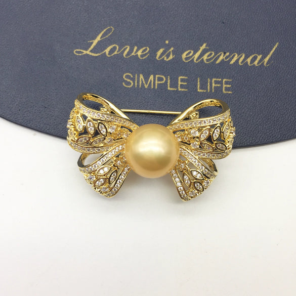 Fine Fashionable Autumn And Winter Sweater Coat Brooch With Large Freshwater Gold Pearls And Copper Plated Real Gold Micro Inlaid Zircon In Flower Styling