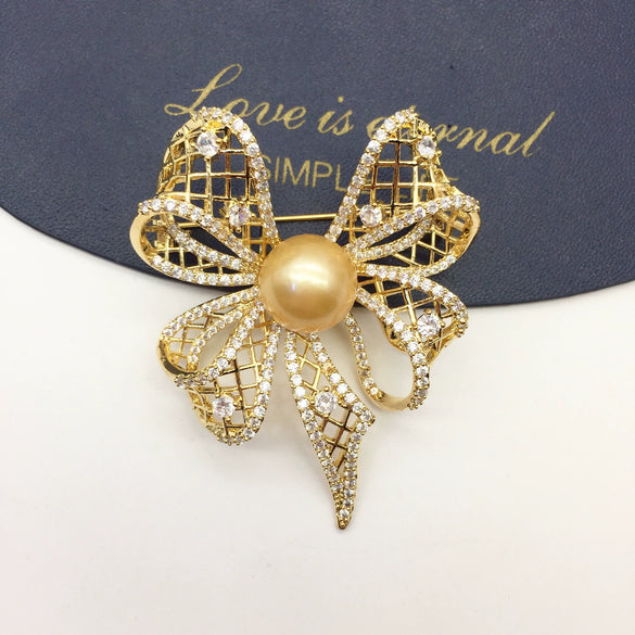 Fine Fashionable Autumn And Winter Sweater Coat Brooch With Large Freshwater Gold Pearls And Copper Plated Real Gold Micro Inlaid Zircon In Flower Styling