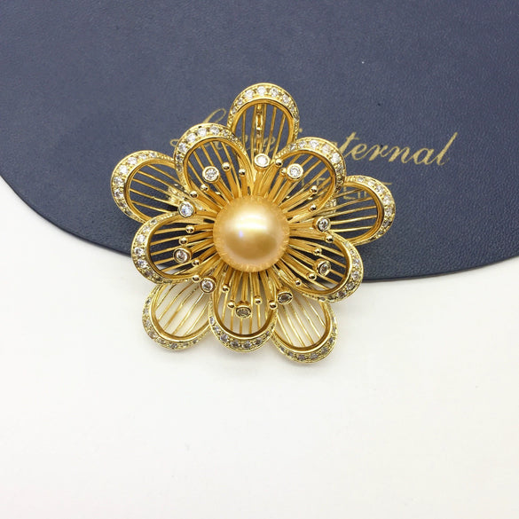 Fine Fashionable Autumn And Winter Sweater Coat Brooch With Large Freshwater Gold Pearls And Copper Plated Real Gold Micro Inlaid Zircon In Flower Styling