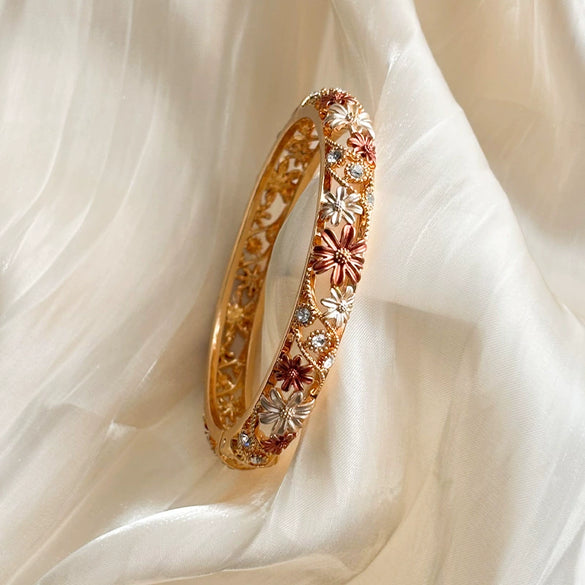 Floral Enamel Patchwork Bracelet With Small Flower Details Retro Plated Fashion Jewelry Accessory