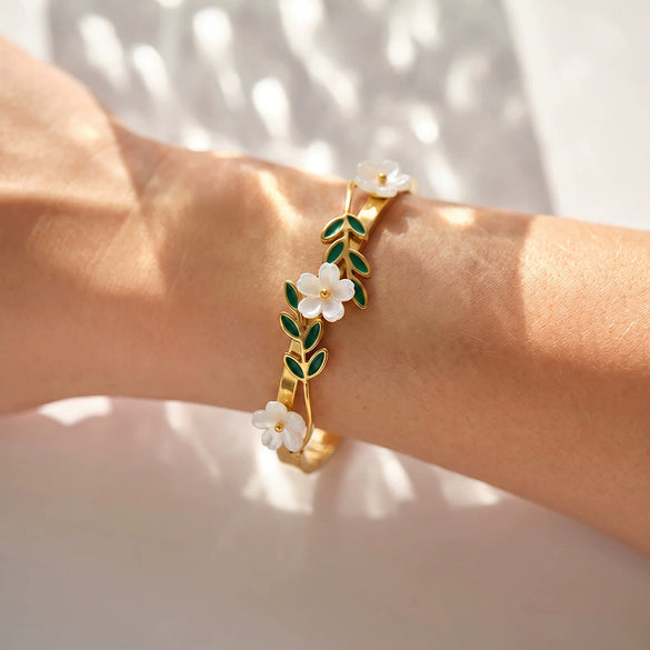 Flower And Leaf Design Vacuum Gold Plated Stainless Steel Bracelet For Women Simple Stylish Jewelry