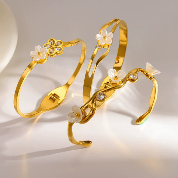 Flowerembellished Diamondstudded 18K Goldplated Stainless Steel Bracelet With Light Luxury Style