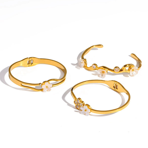 Flowerembellished Diamondstudded 18K Goldplated Stainless Steel Bracelet With Light Luxury Style