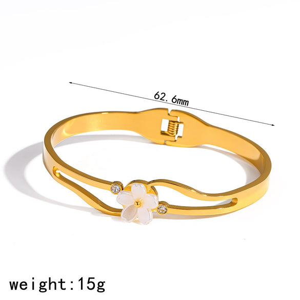 Flowerembellished Diamondstudded 18K Goldplated Stainless Steel Bracelet With Light Luxury Style
