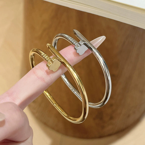 Fourleaf Flowershaped Titanium Steel Bracelet Light Luxury Style Plants And Flowers Pattern Polish Vacuum Electroplating