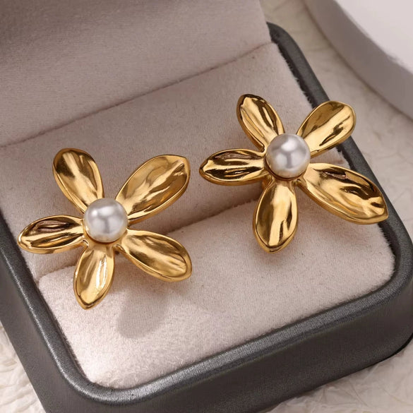 French Retro Stainless Steel Electroplated Flower Imitation Pearl Earrings For Women