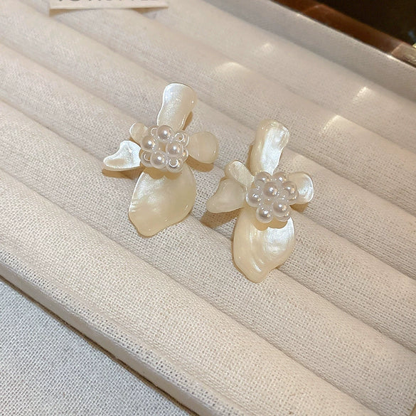 Fresh Pearl Flower Silver Needle French Style Niche Design Acrylic Ins Ear Studs For Women