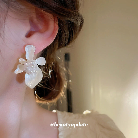 Fresh Pearl Flower Silver Needle French Style Niche Design Acrylic Ins Ear Studs For Women