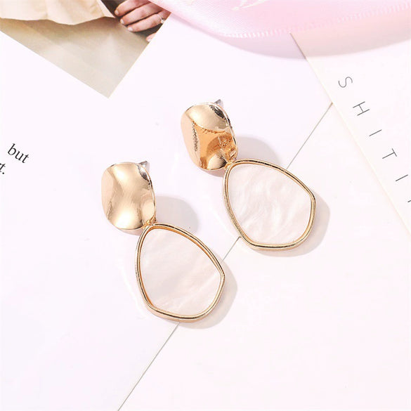 Fresh Style Simple Geometric Love Hollow Round Metal Pendant Heart Earrings For Girls Made Of Alloy With Electroplating Design