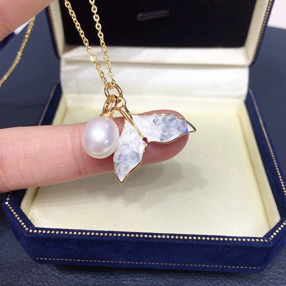 Freshwater Pearl Jewelry Set With Crushed Ice Crystal And Fishtail Design