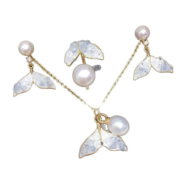 Freshwater Pearl Jewelry Set With Crushed Ice Crystal And Fishtail Design