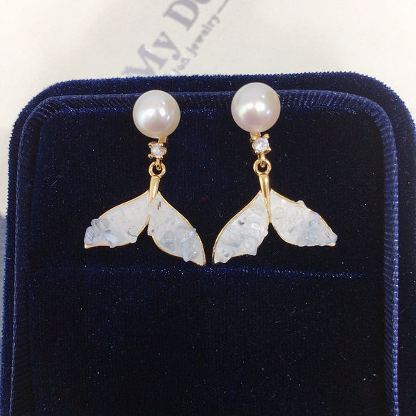 Freshwater Pearl Jewelry Set With Crushed Ice Crystal And Fishtail Design