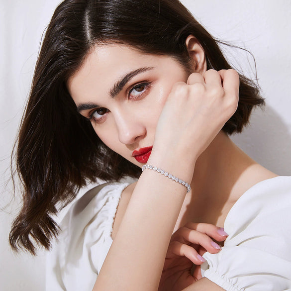 Full Diamond Flower Adjustable Bracelet Made Of Brass And Zircon With Copper Material Featuring Simple Small Flower Design For Women Hand Jewelry