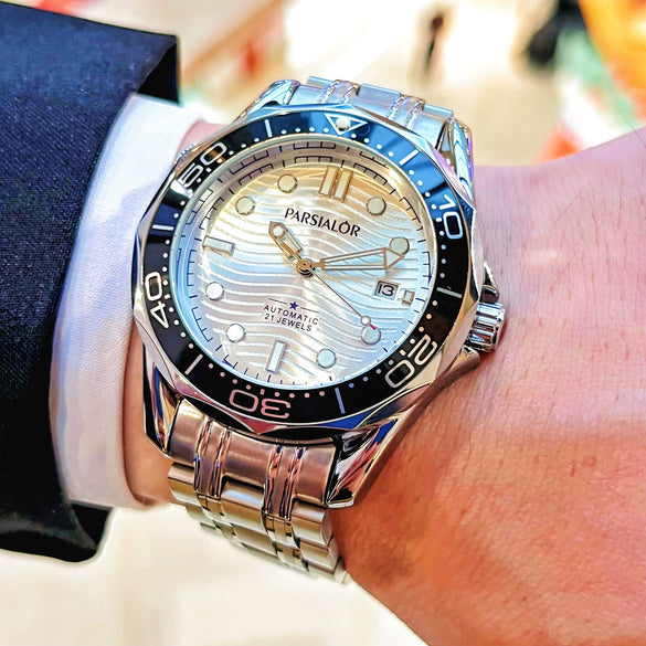 Fullyautomatic Mechanical Men's Watch With Wave Carved Design Round Dial Stainless Steel Strap And Buckle Alloy Case Mineral Reinforced Glass Mirror